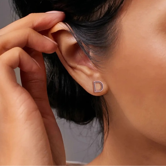 Wove Made jewelers monogram stud earrings LETTER E - Picture 5 of 6